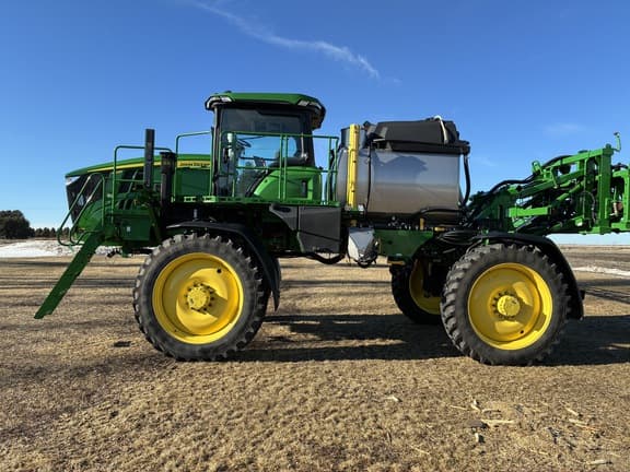 Image of John Deere 412R equipment image 1