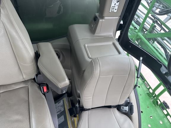 Image of John Deere 412R equipment image 4
