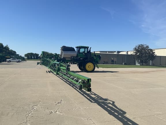 Image of John Deere 412R equipment image 3