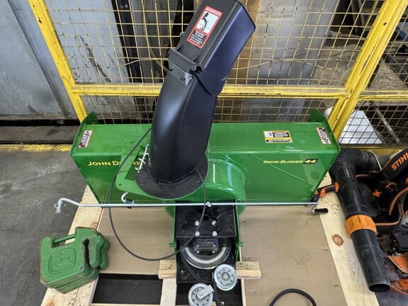 Image of John Deere 44" Snowblower equipment image 2