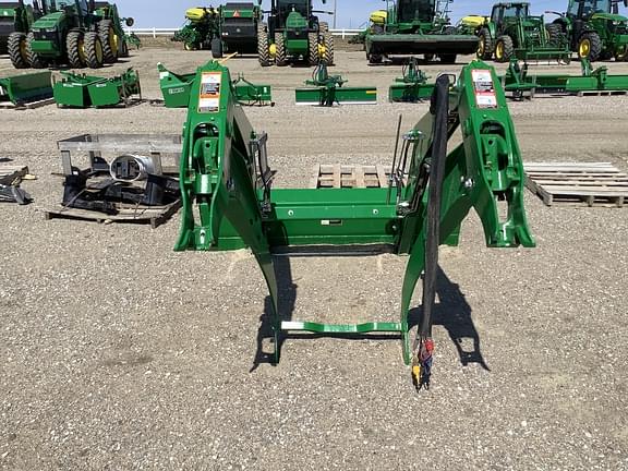Image of John Deere 440R equipment image 4