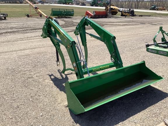 Image of John Deere 440R equipment image 2