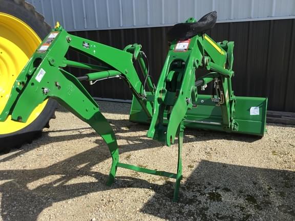 Image of John Deere 440R equipment image 4