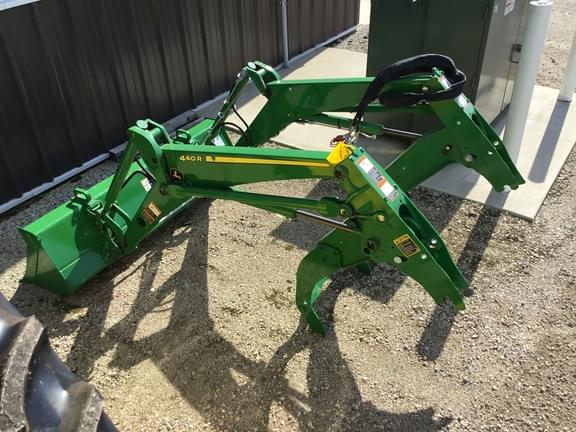 Image of John Deere 440R equipment image 4
