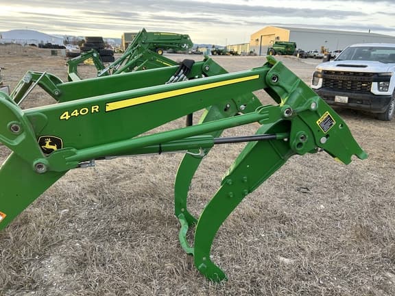 Image of John Deere 440R equipment image 4