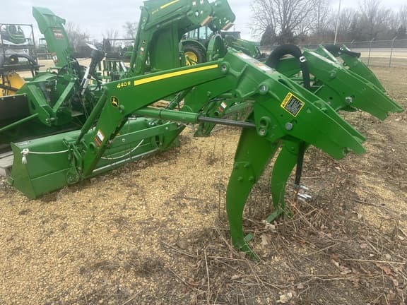 Image of John Deere 440R equipment image 1