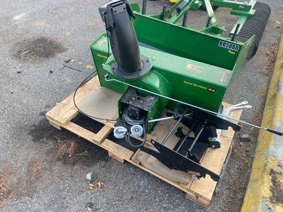 Image of John Deere 44" Snowblower Image 0