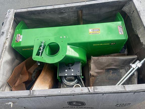 Image of John Deere 47" Snow Blower equipment image 3
