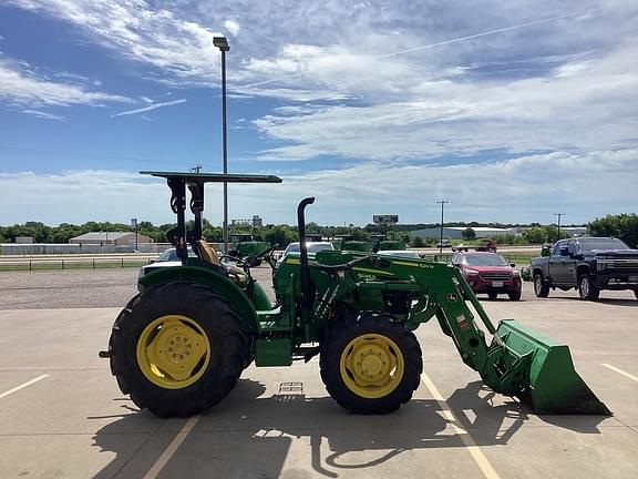 Image of John Deere 5045E equipment image 4