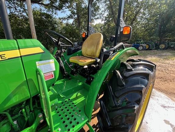 Image of John Deere 5045E equipment image 3