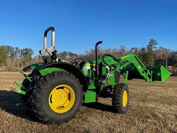 Image of John Deere 5045E equipment image 4