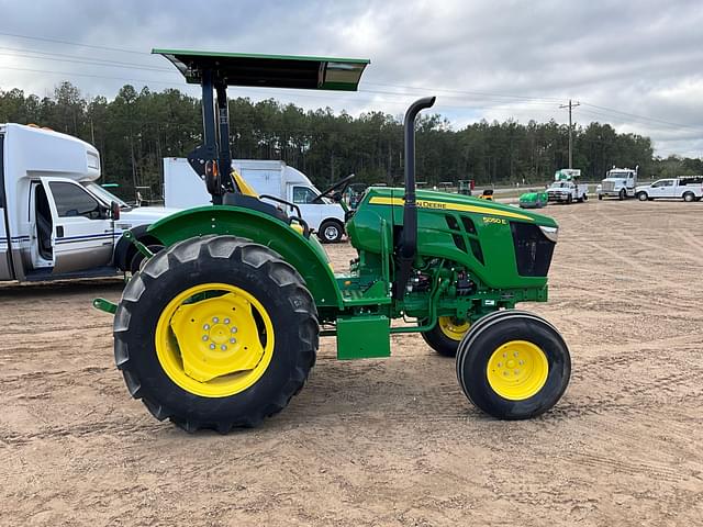 Image of John Deere 5050E equipment image 3