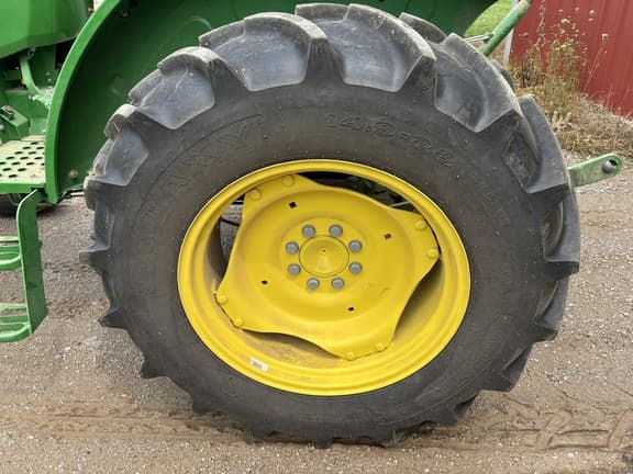 Image of John Deere 5050E equipment image 4