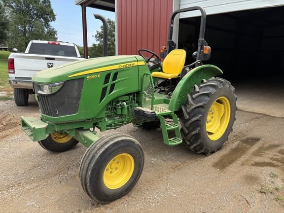 Image of John Deere 5050E equipment image 3
