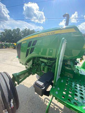 Image of John Deere 5050E equipment image 3