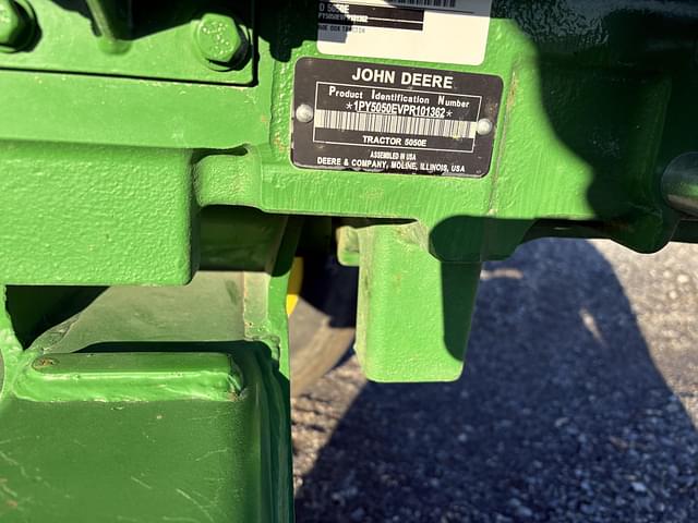 Image of John Deere 5050E equipment image 4