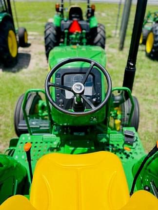 Image of John Deere 5050E equipment image 4