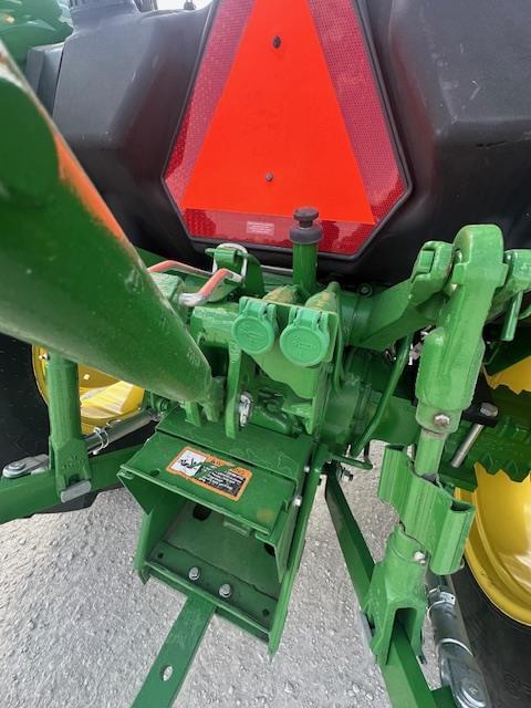 Image of John Deere 5050E equipment image 4