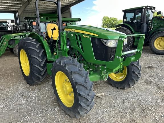 Image of John Deere 5050E equipment image 4