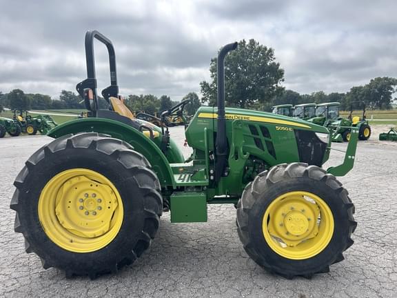 Image of John Deere 5050E equipment image 4