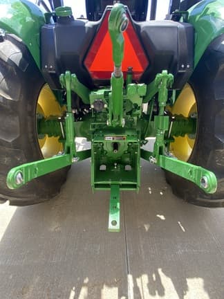 Image of John Deere 5050E equipment image 4
