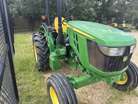 Image of John Deere 5050E equipment image 3
