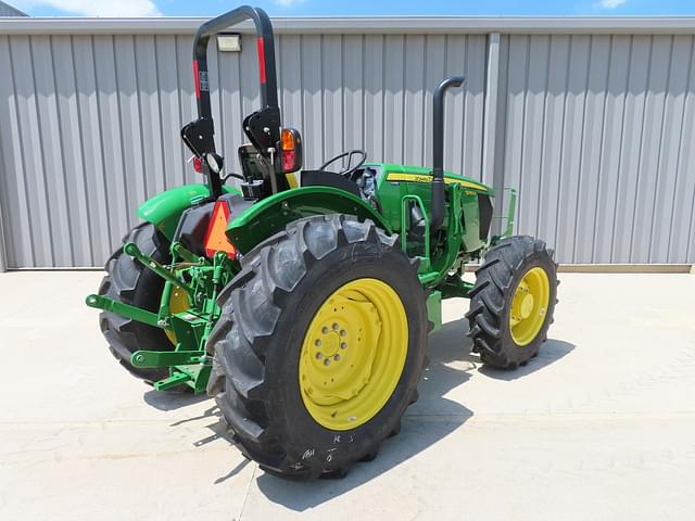 Image of John Deere 5050E equipment image 2