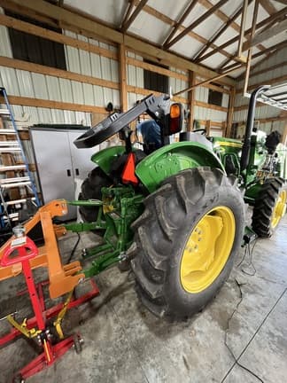 Image of John Deere 5050E equipment image 4