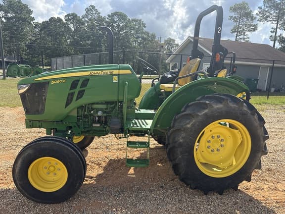 Image of John Deere 5050E equipment image 2