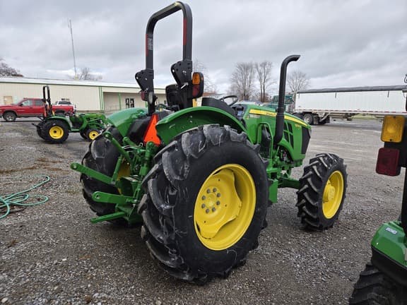 Image of John Deere 5050E equipment image 4