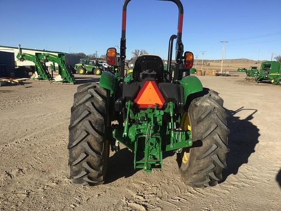 Image of John Deere 5050E equipment image 4