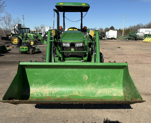 Image of John Deere 5050E equipment image 3