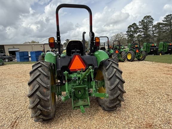 Image of John Deere 5050E equipment image 4