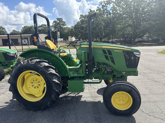 Image of John Deere 5050E equipment image 2