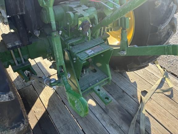 Image of John Deere 5050E equipment image 3
