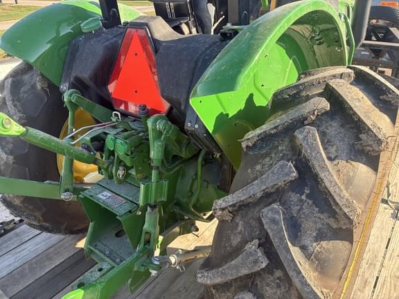 Image of John Deere 5050E equipment image 2