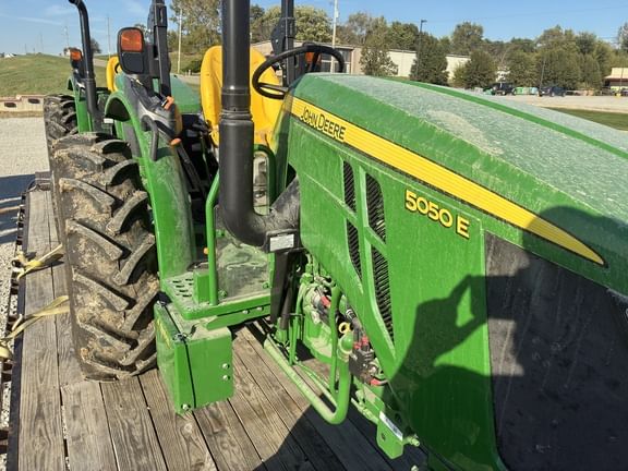 Main image John Deere 5050E