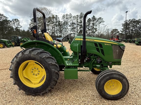 Image of John Deere 5050E equipment image 3