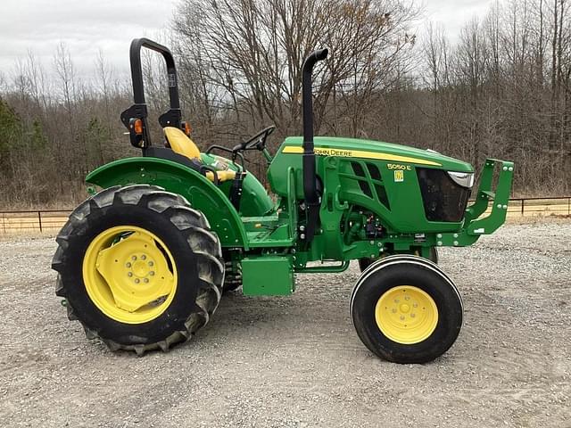 Image of John Deere 5050E equipment image 3