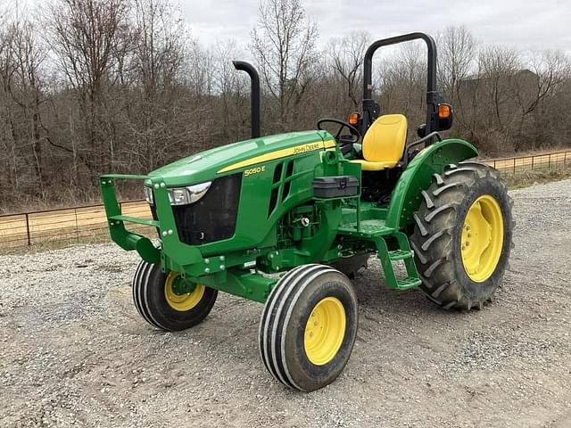 Image of John Deere 5050E equipment image 4