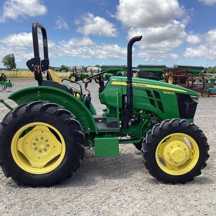 Image of John Deere 5060E equipment image 3