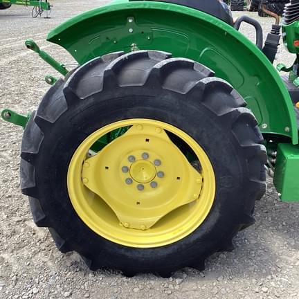 Image of John Deere 5060E equipment image 4