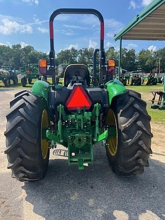 Image of John Deere 5060E equipment image 3