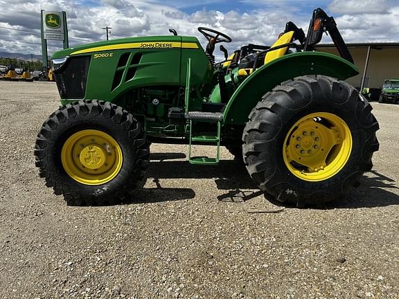 Image of John Deere 5060E equipment image 3