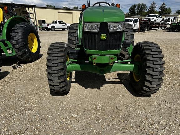 Image of John Deere 5060E equipment image 1