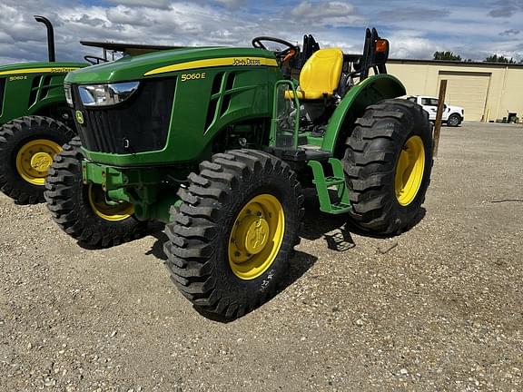 Image of John Deere 5060E equipment image 2