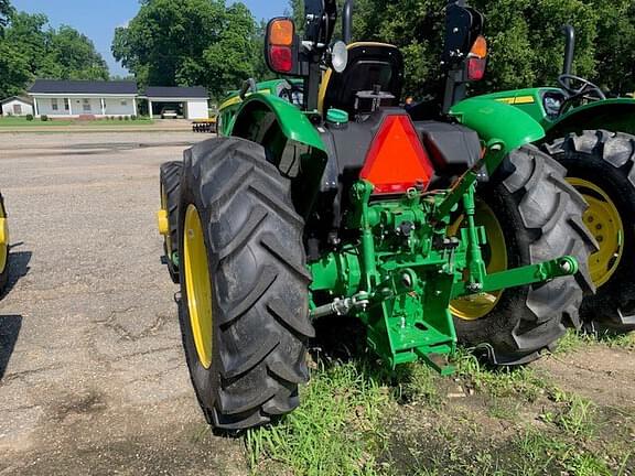 Image of John Deere 5060E equipment image 3