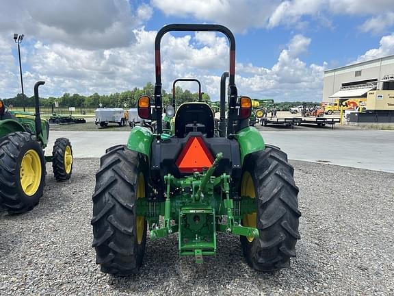 Image of John Deere 5060E equipment image 3