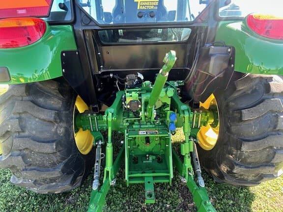 Image of John Deere 5060E equipment image 4