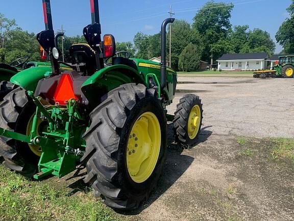 Image of John Deere 5060E equipment image 3